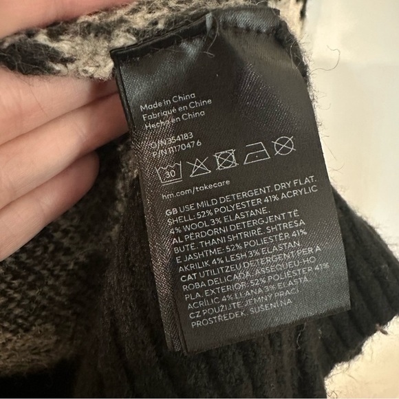 H&M Women’s Long Sleeve Black & Cream Crewneck Wool Blend Aztec Tunic Sz L GUC - Picture 5 of 7